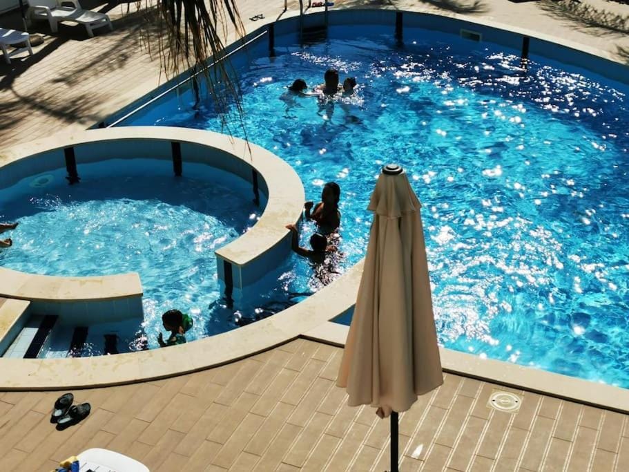 Swimming pool, Swimming pool
