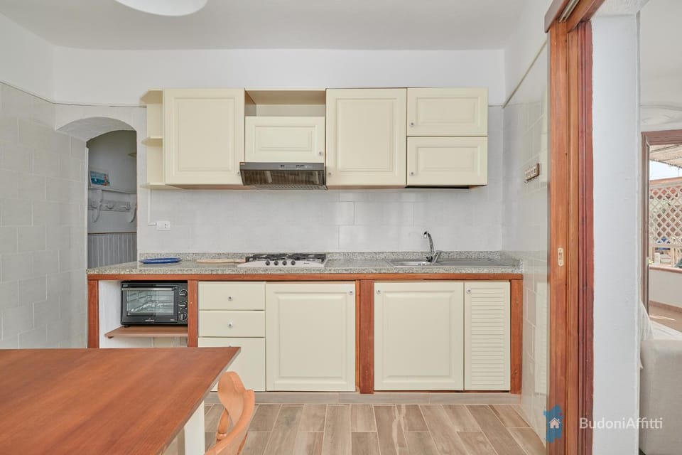 Kitchen or kitchenette, oven, pet friendly, stove