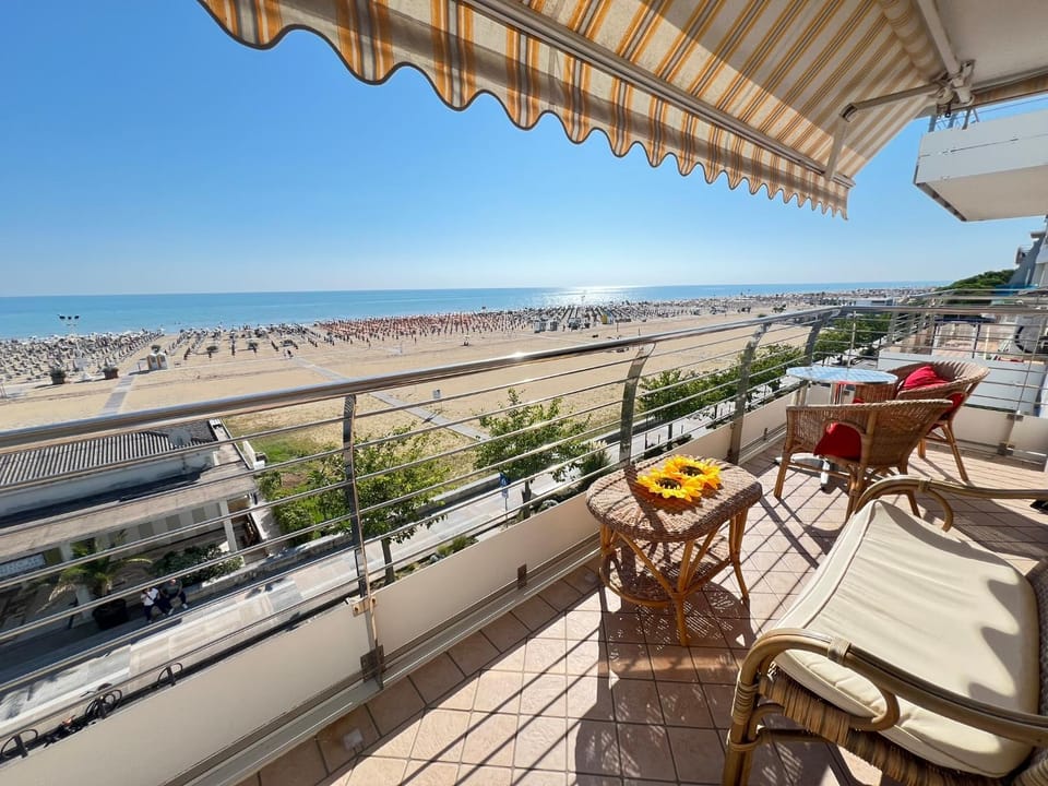 View (from property/room), Balcony/Terrace, Beach