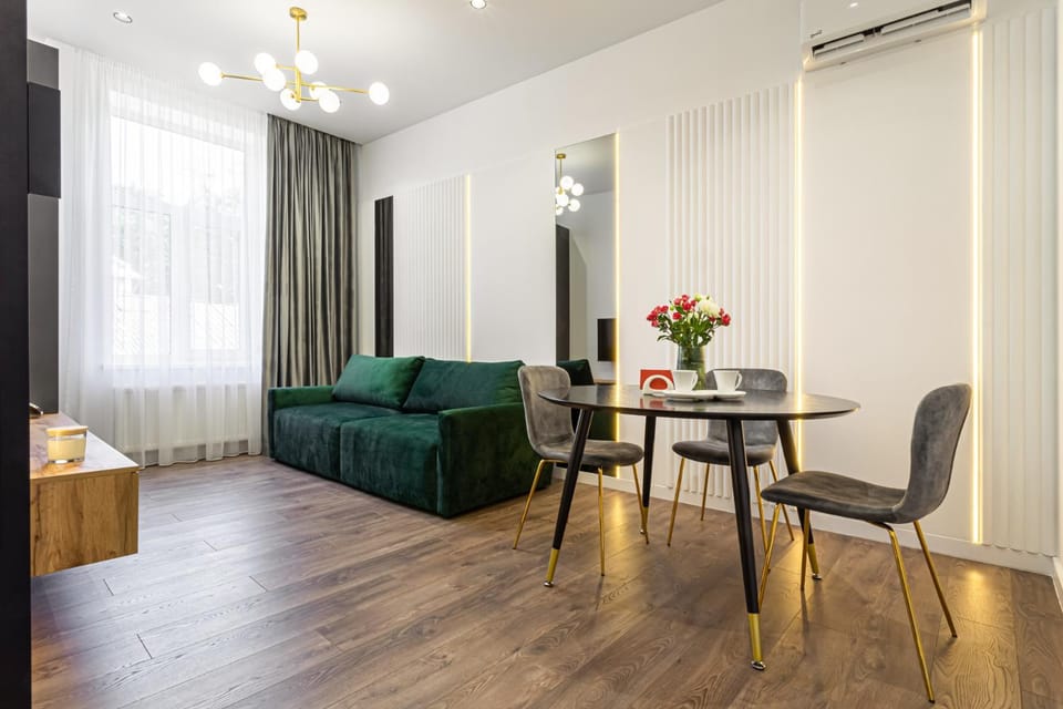 Living room, Seating area, Dining area, air conditioner
