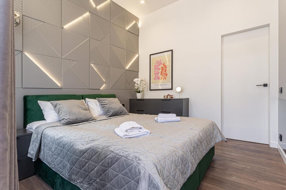 Bed, Photo of the whole room, Bedroom, towels, wardrobe