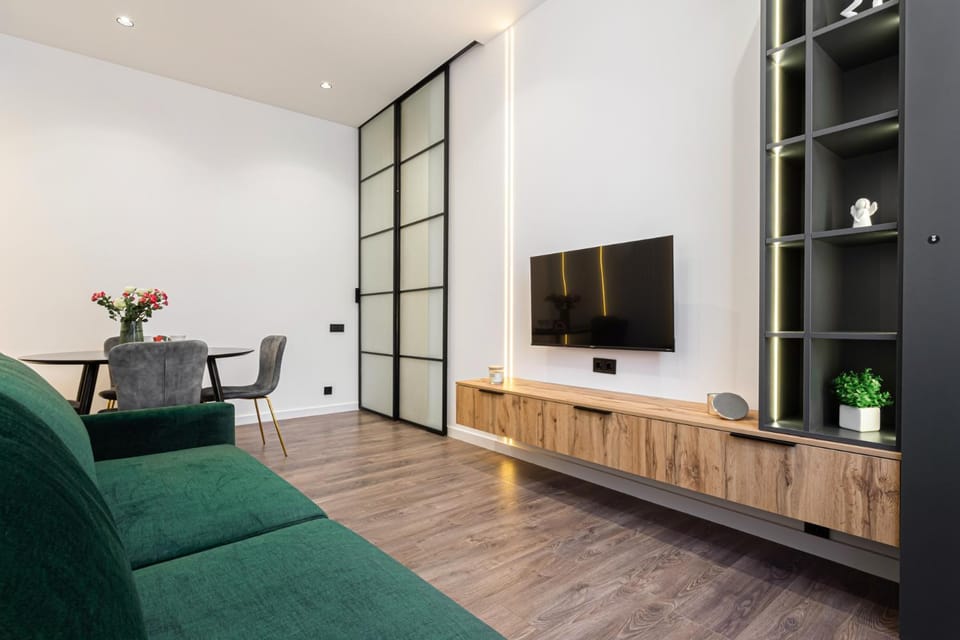 Communal lounge/ TV room, TV and multimedia, Living room, Seating area, Evening entertainment