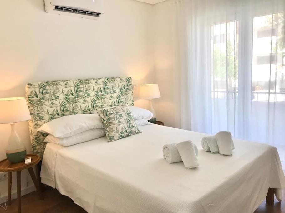 Bedroom, air conditioner