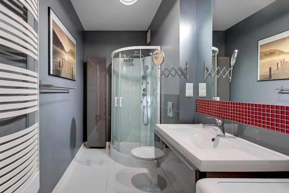 Shower, Toilet, Bathroom, Photo of the whole room, Area and facilities