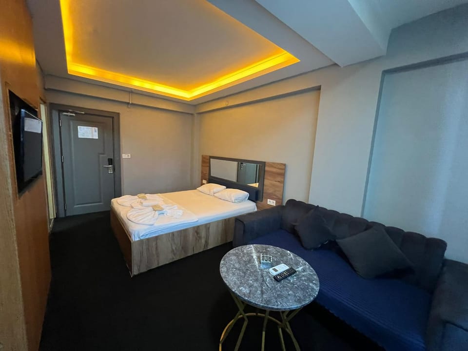 Bed, TV and multimedia, Photo of the whole room, Seating area
