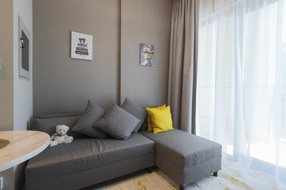 Business Bay 1 bedroom with Canal view Apartment in Dubai