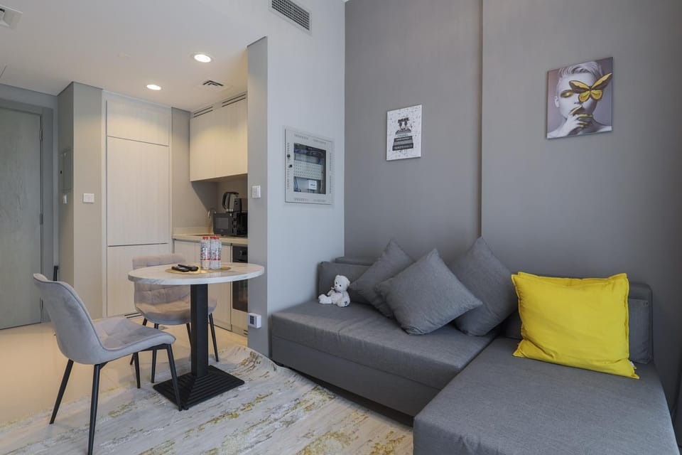 Business Bay 1 bedroom with Canal view Apartment in Dubai