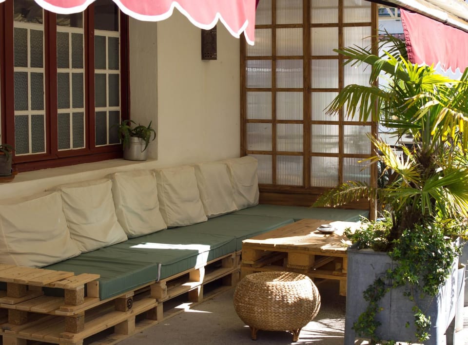 Patio, Day, Balcony/Terrace, Seating area