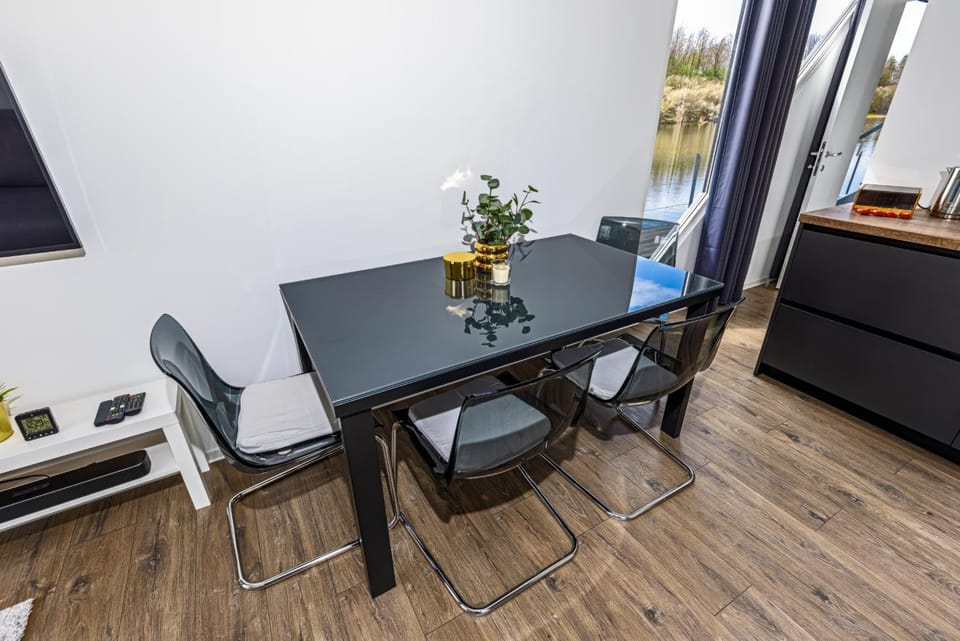 Dining area, hair dresser