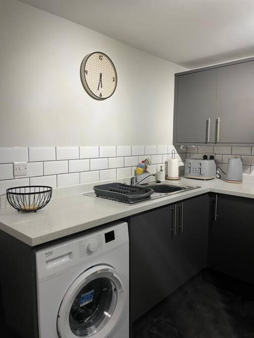 Cedar House by ShortStays4U A modern 2 bedroom house with free parking in town centre! Apartment in Kings Lynn