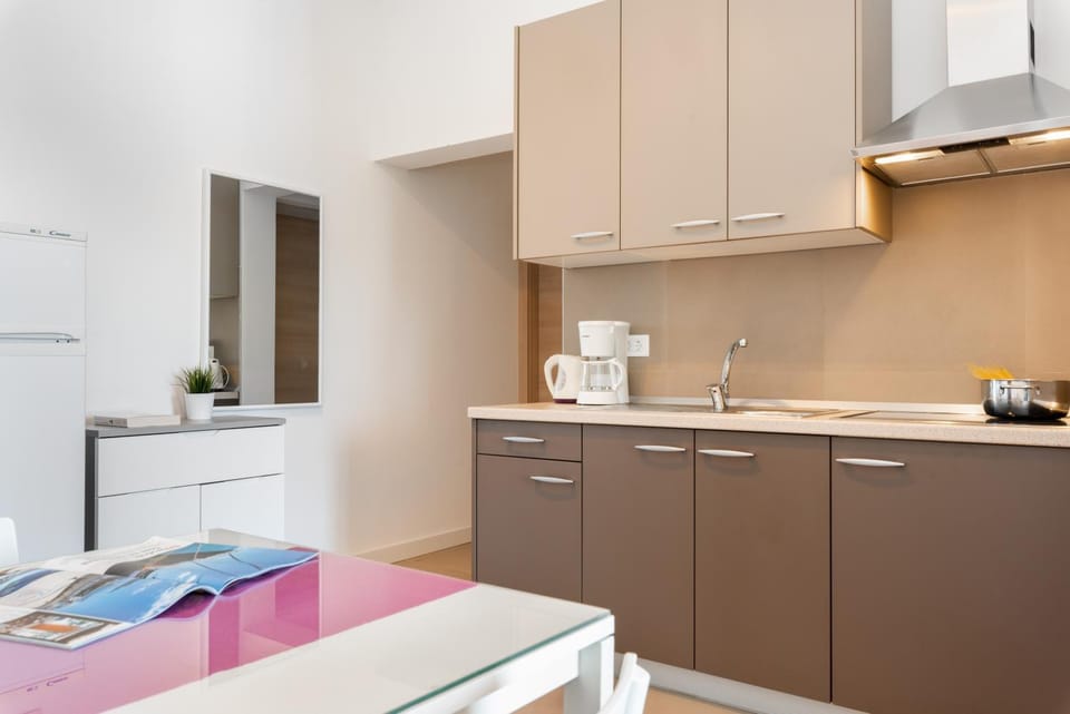 Kitchen or kitchenette, pet friendly, stove