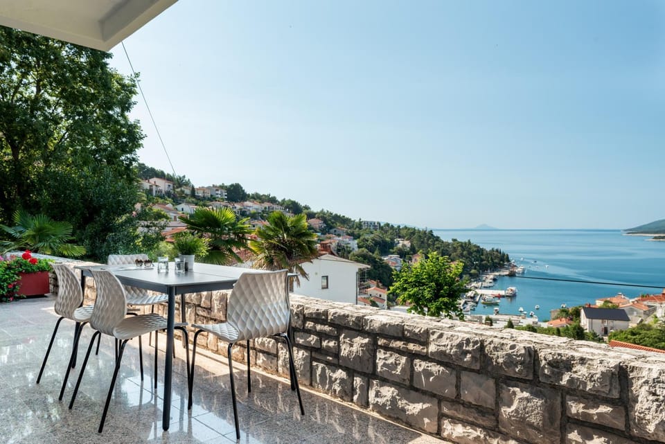 View (from property/room), Balcony/Terrace, Seating area, Sea view