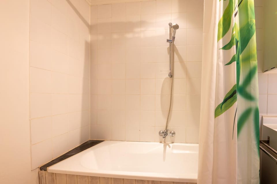 Spacious 7-Bed House in Oostende City House in Ostend