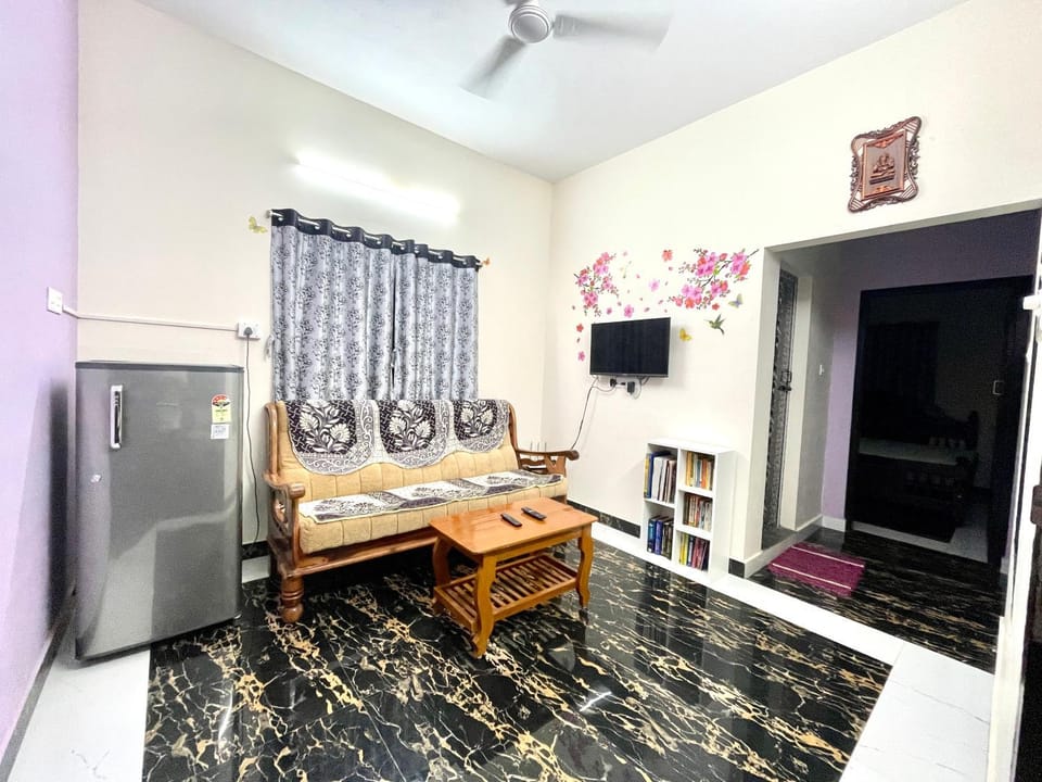 TV and multimedia, Living room, Seating area, Evening entertainment