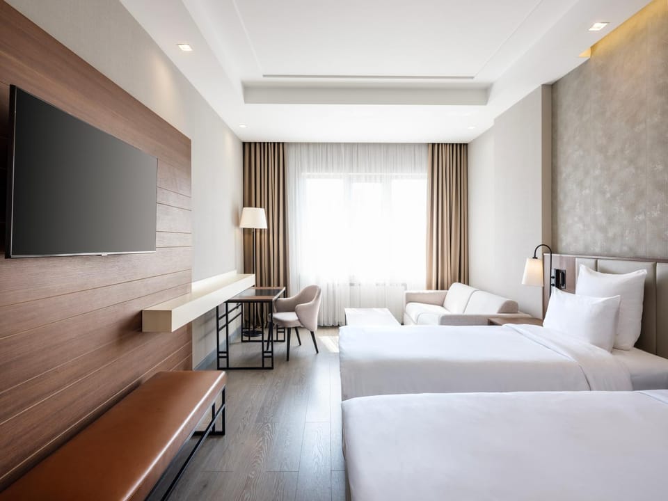 Bed, TV and multimedia, Bedroom