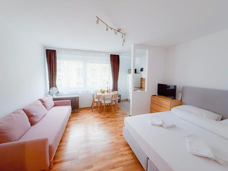 Bed, Photo of the whole room