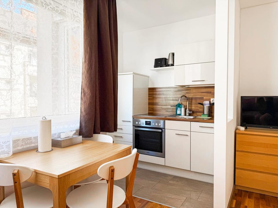 Dining area, kitchen