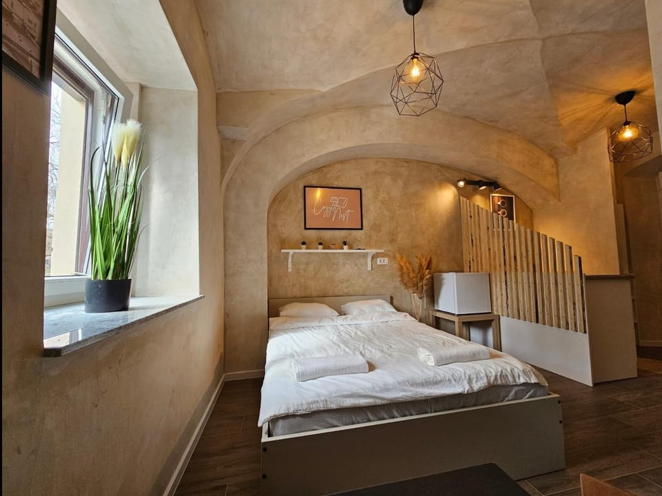 Bed, Bedroom, towels