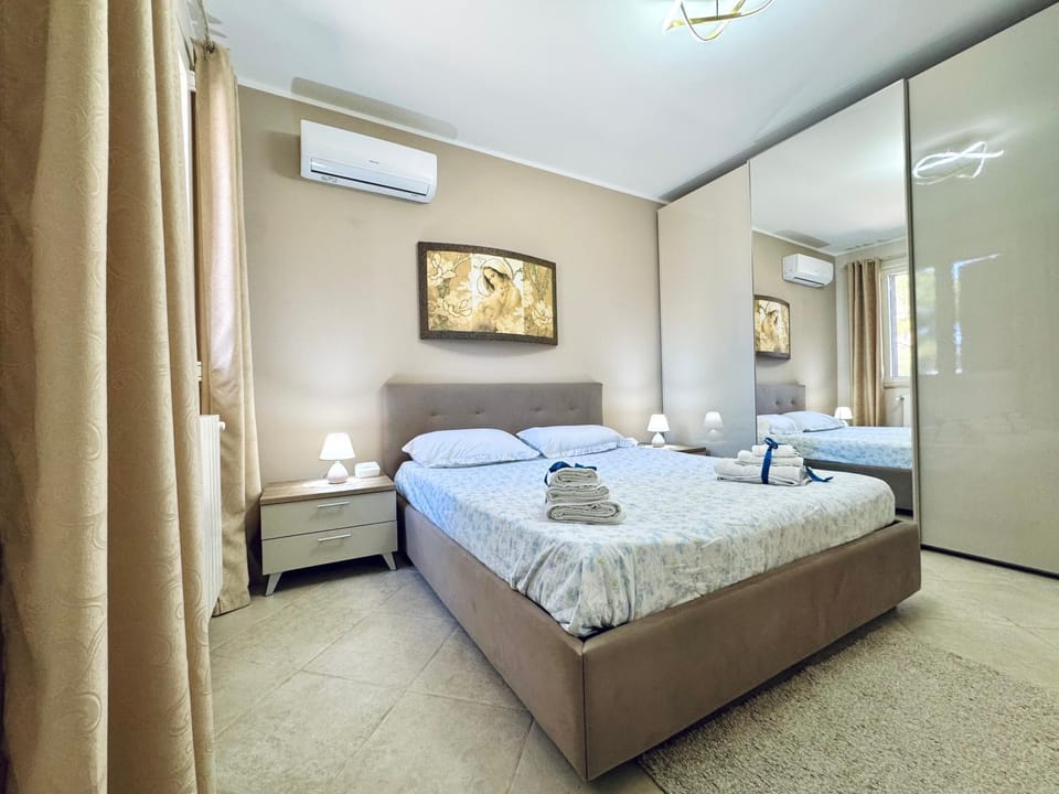 Bed, Photo of the whole room, Bedroom, towels, wardrobe, air conditioner