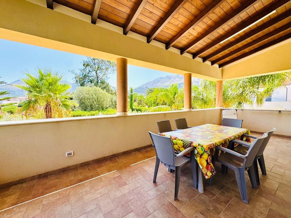 Patio, Natural landscape, View (from property/room), Balcony/Terrace, Dining area, Mountain view