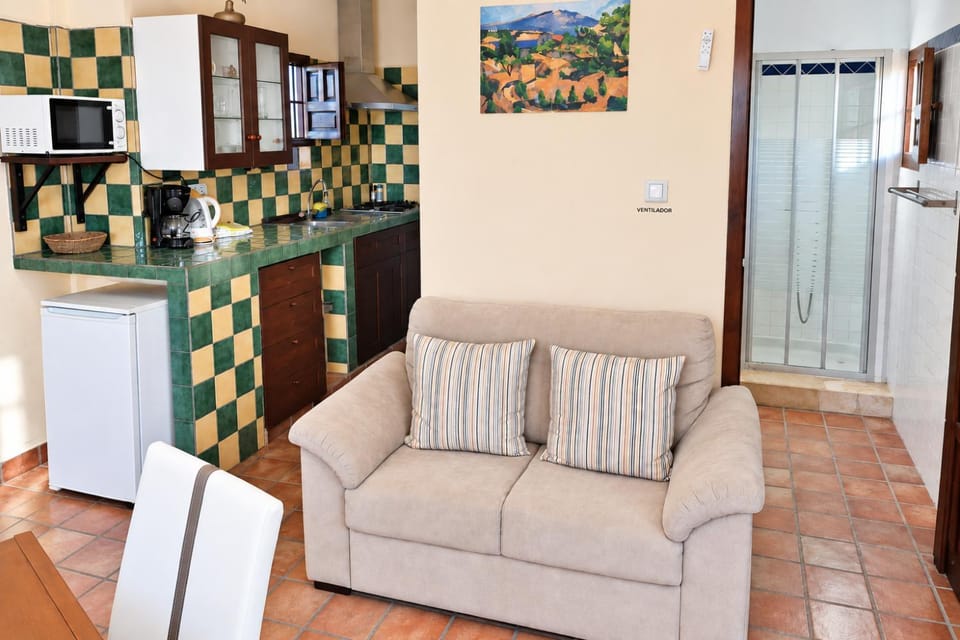 Ground floor apartment "CEZANNE", with spectacular pool in rural holiday park FINCA EL MORALEJO Apartment in Sierra de las Nieves