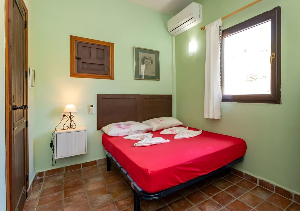 Ground floor apartment "CEZANNE", with spectacular pool in rural holiday park FINCA EL MORALEJO Apartment in Sierra de las Nieves