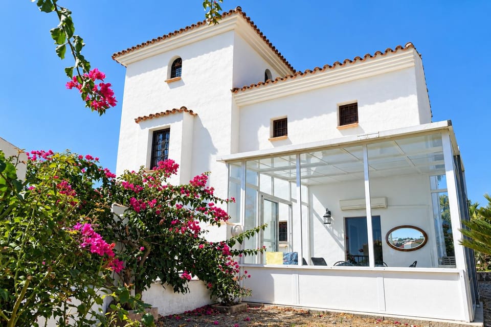 Ground floor apartment "CEZANNE", with spectacular pool in rural holiday park FINCA EL MORALEJO Apartment in Sierra de las Nieves