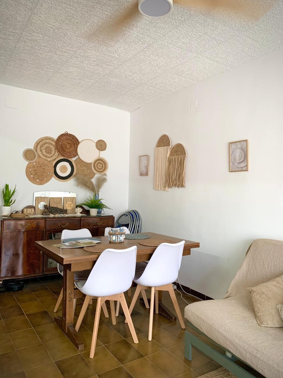 Living room, Dining area