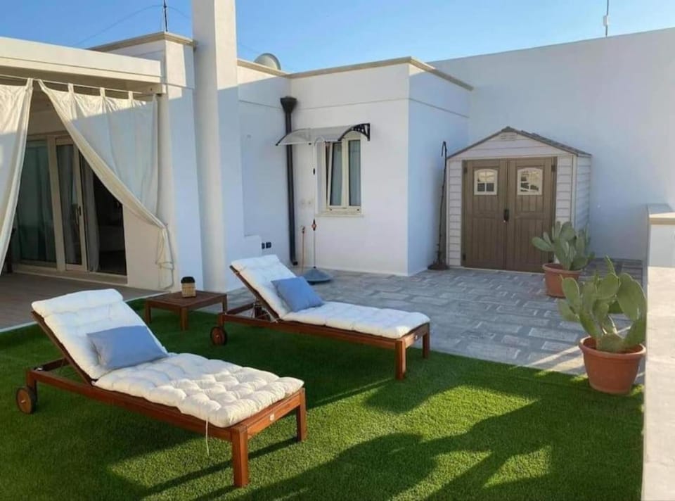 Balcony/Terrace, sunbed