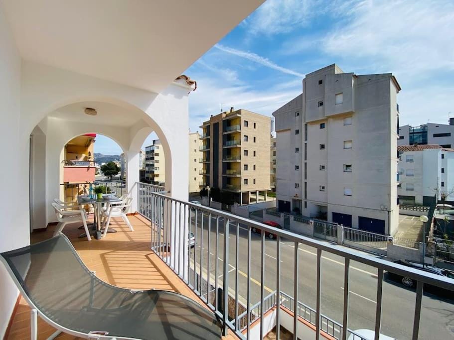 APARTAMENTOS AQUARIUM (2B). MUY CERCA DE LA PLAYA. Apartment in Roses