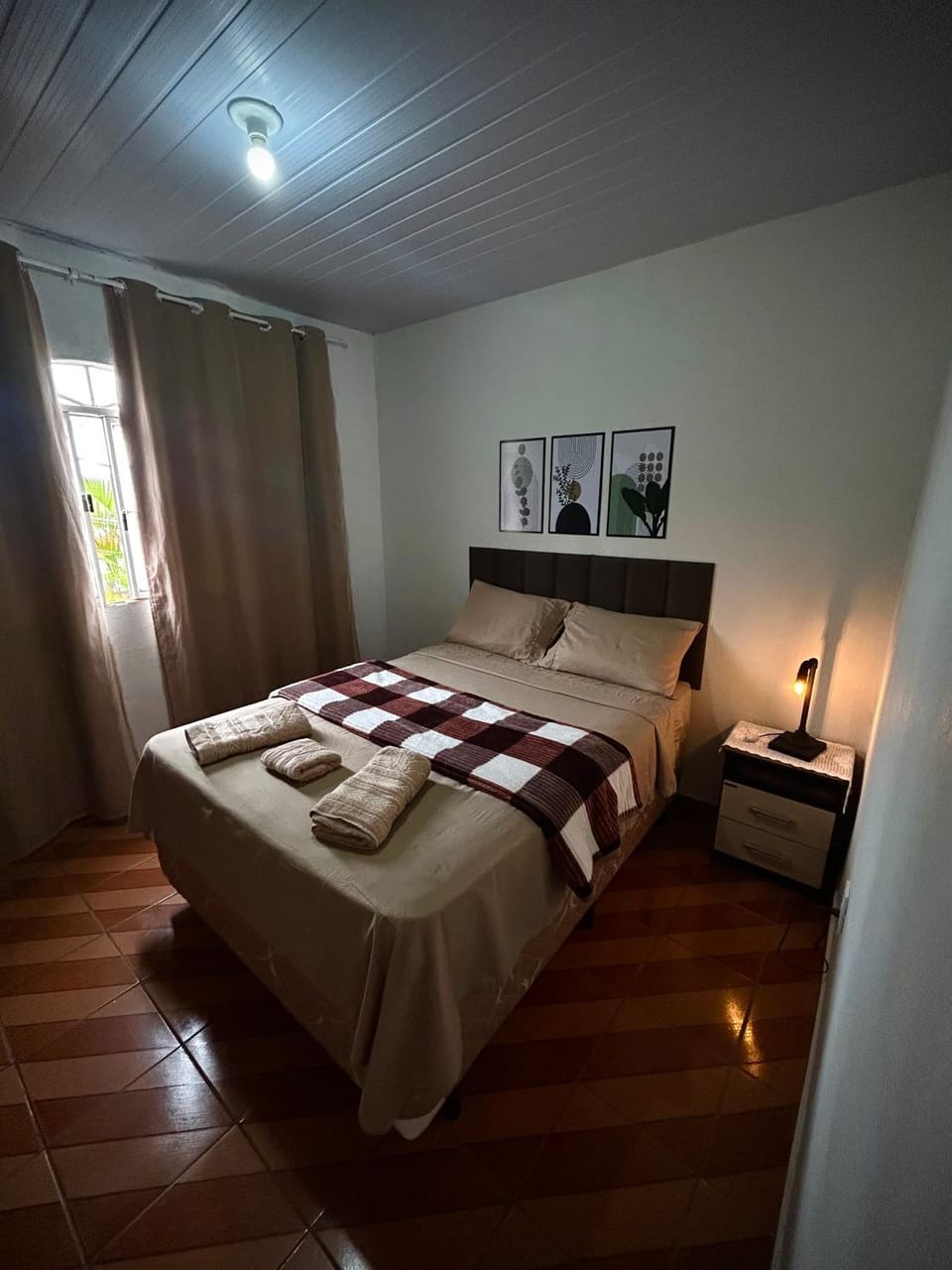 Bed, Photo of the whole room, Bedroom, towels