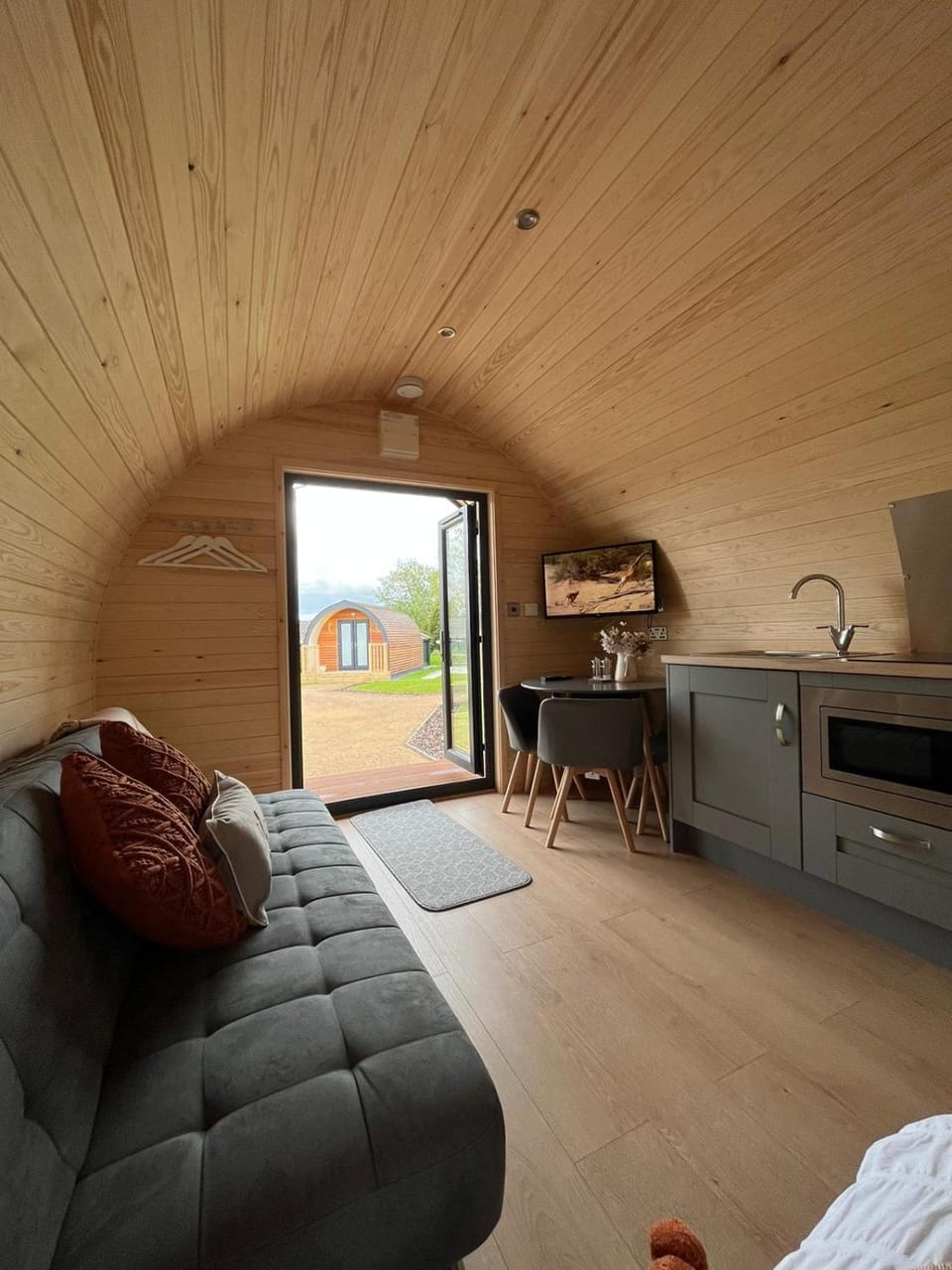 TV and multimedia, Kitchen or kitchenette, Living room