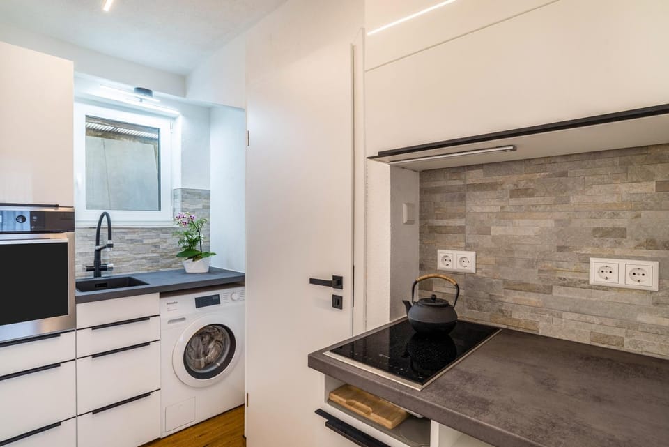 Kitchen or kitchenette, Living room