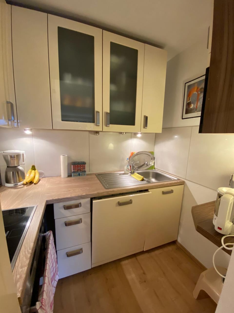 Coffee/tea facilities, dishwasher, minibar, pet friendly, stove, toaster