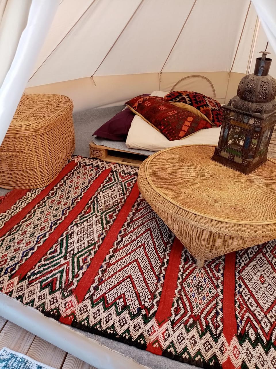 Ecolodge de la Ferme du Chant de Cailloux Luxury tent in Provence-Alpes-Côte d'Azur