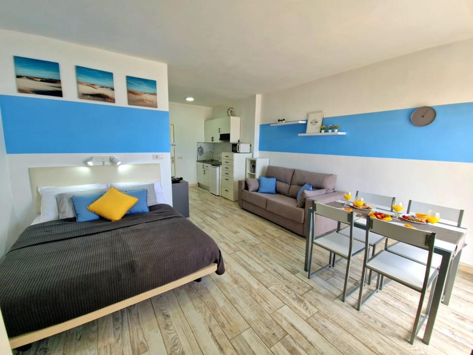 Bed, Living room, Seating area, Dining area