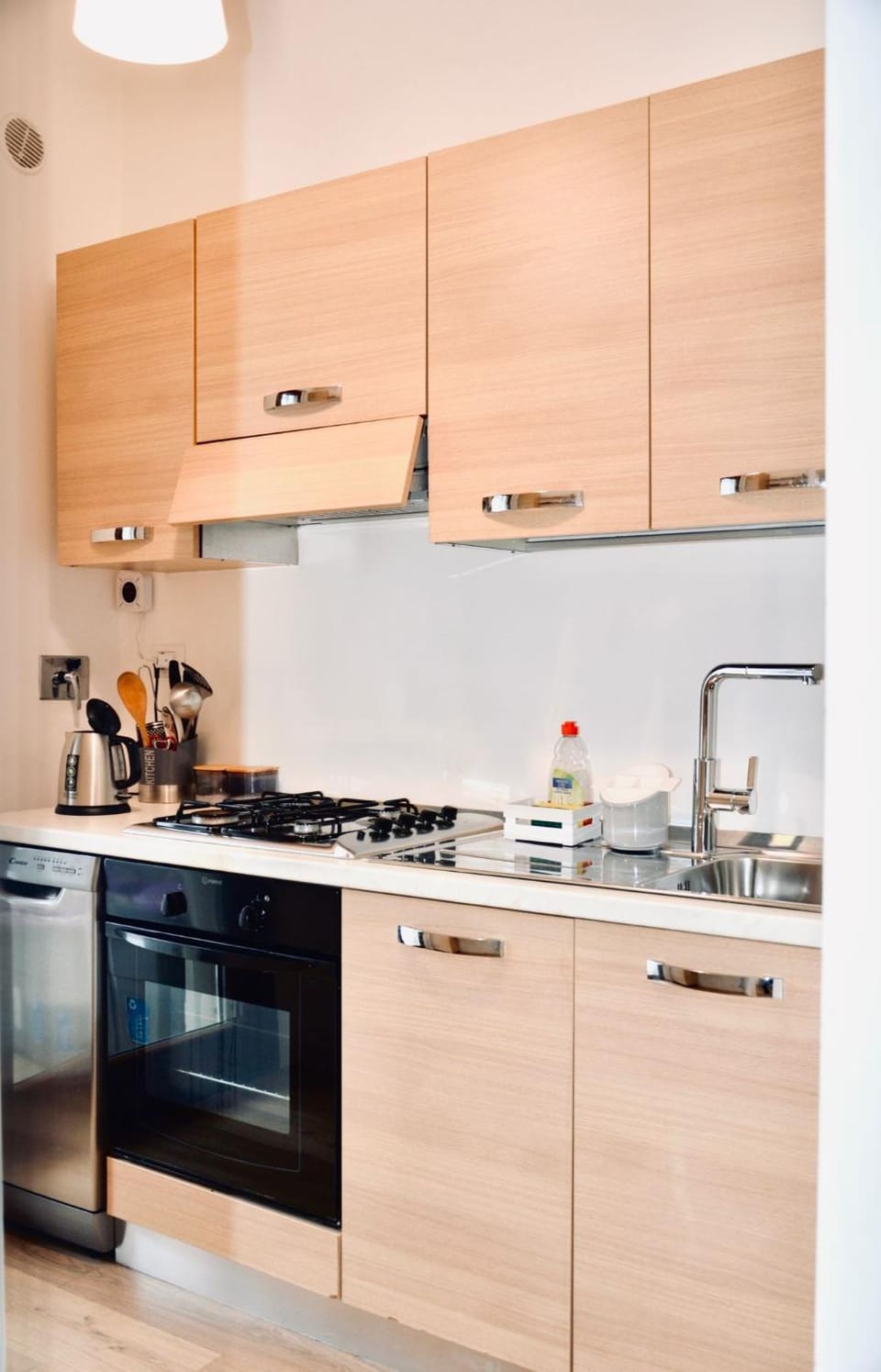 Kitchen or kitchenette, dishwasher, stove