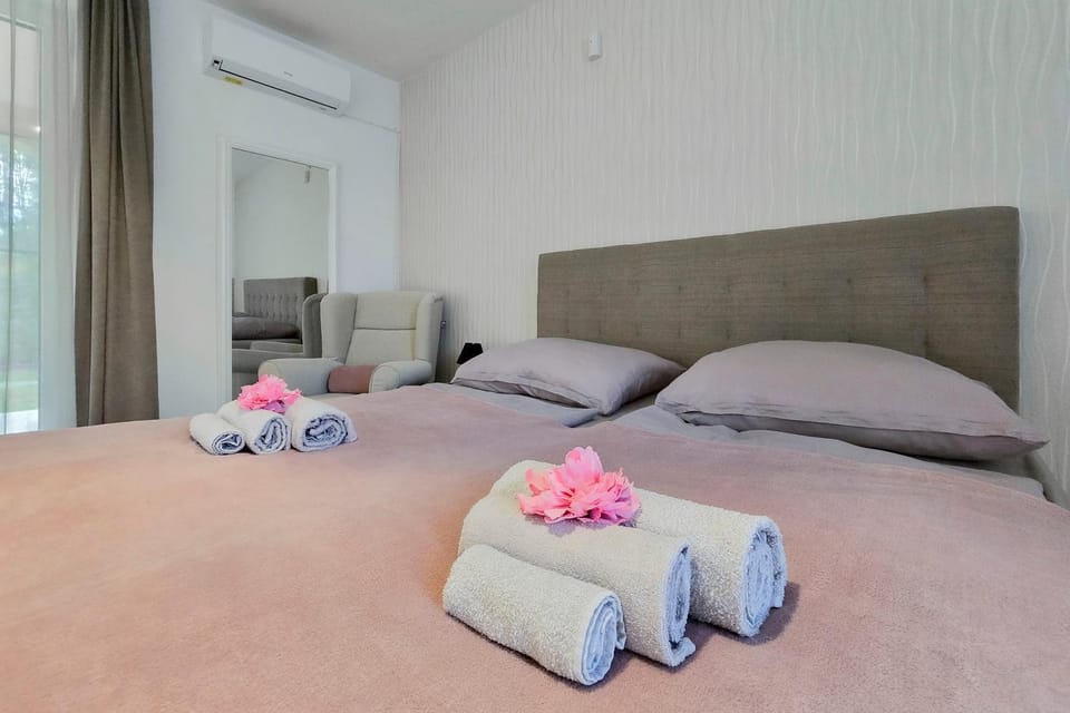 Medencepart Apartman Apartment in Siófok