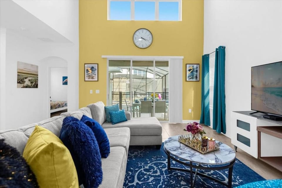 Communal lounge/ TV room