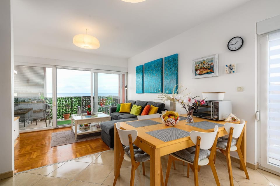 Living room, Dining area, minibar