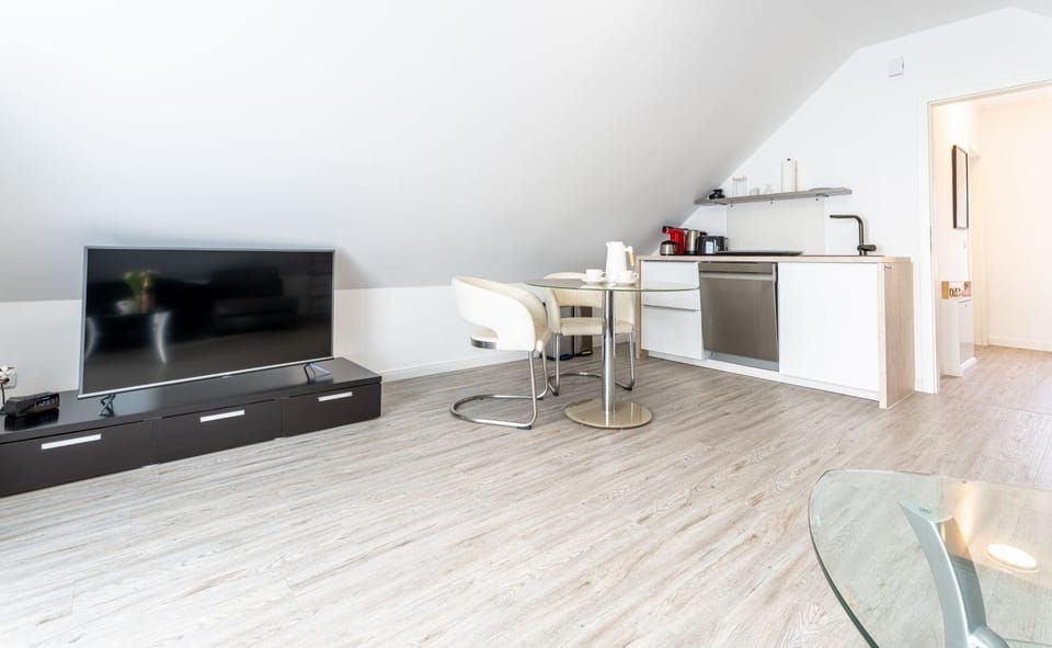 TV and multimedia, Kitchen or kitchenette, Living room, Dining area