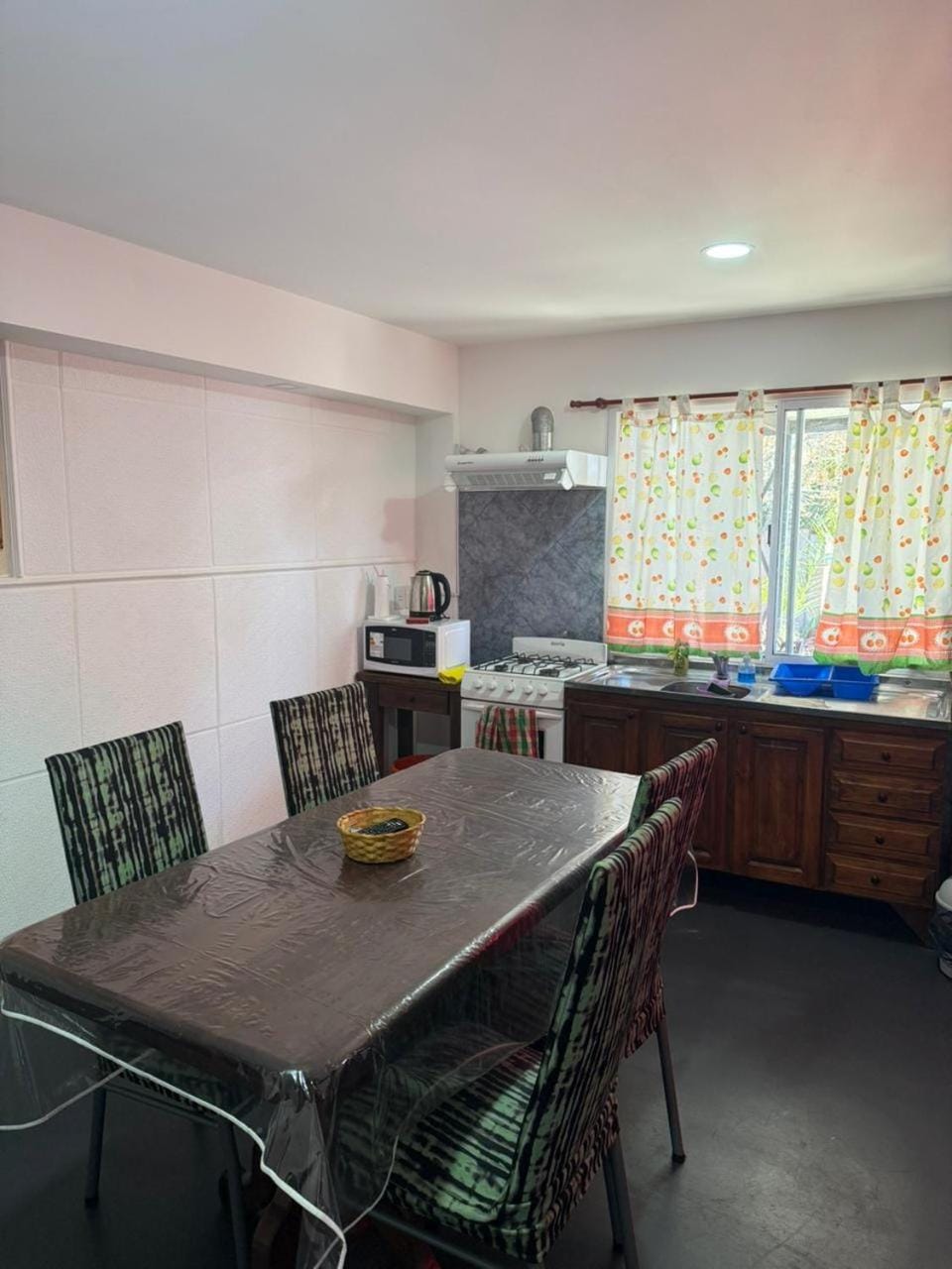 Kitchen or kitchenette, Dining area, oven, stove