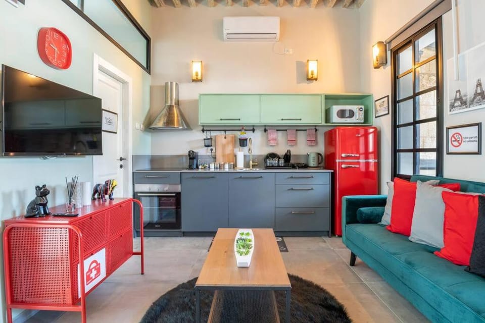 TV and multimedia, Kitchen or kitchenette, Seating area, Dining area, minibar, stove, air conditioner