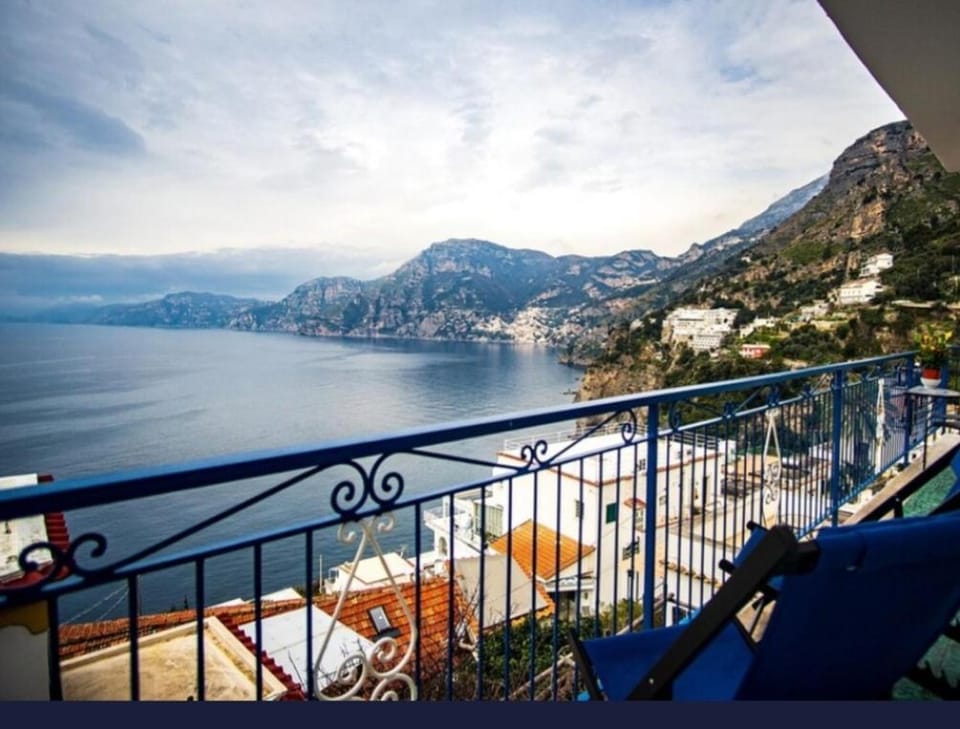 Natural landscape, View (from property/room), Balcony/Terrace, Dining area, Sea view