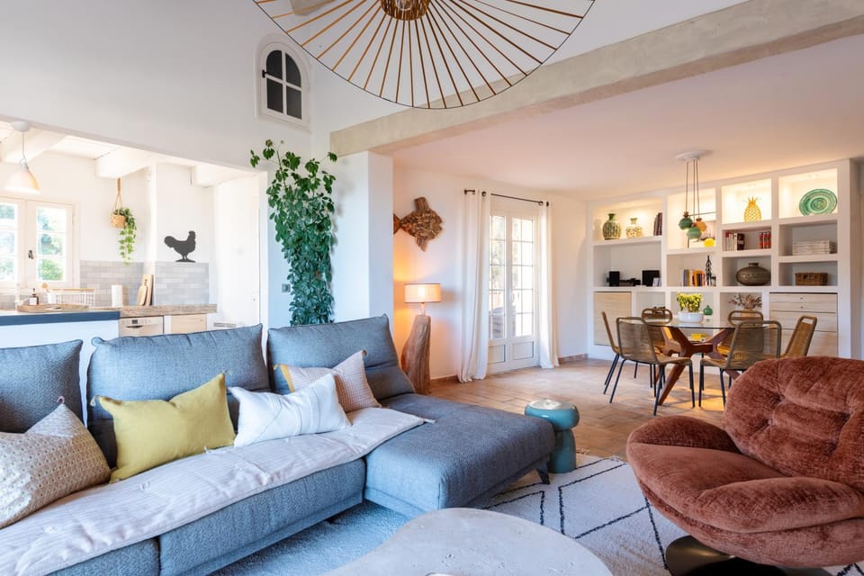 Living room, Seating area, Dining area