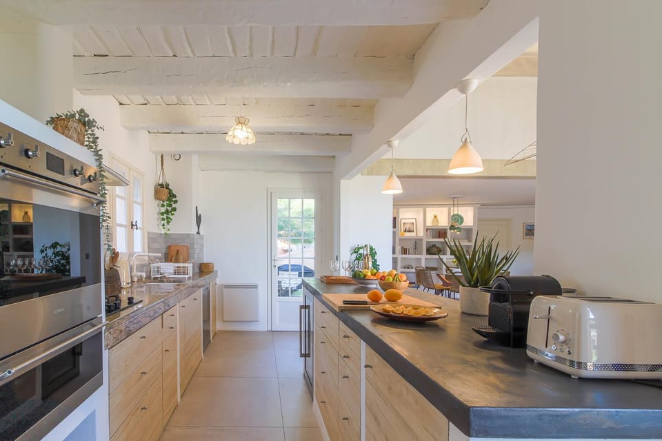 Kitchen or kitchenette, dishwasher, oven, stove, toaster