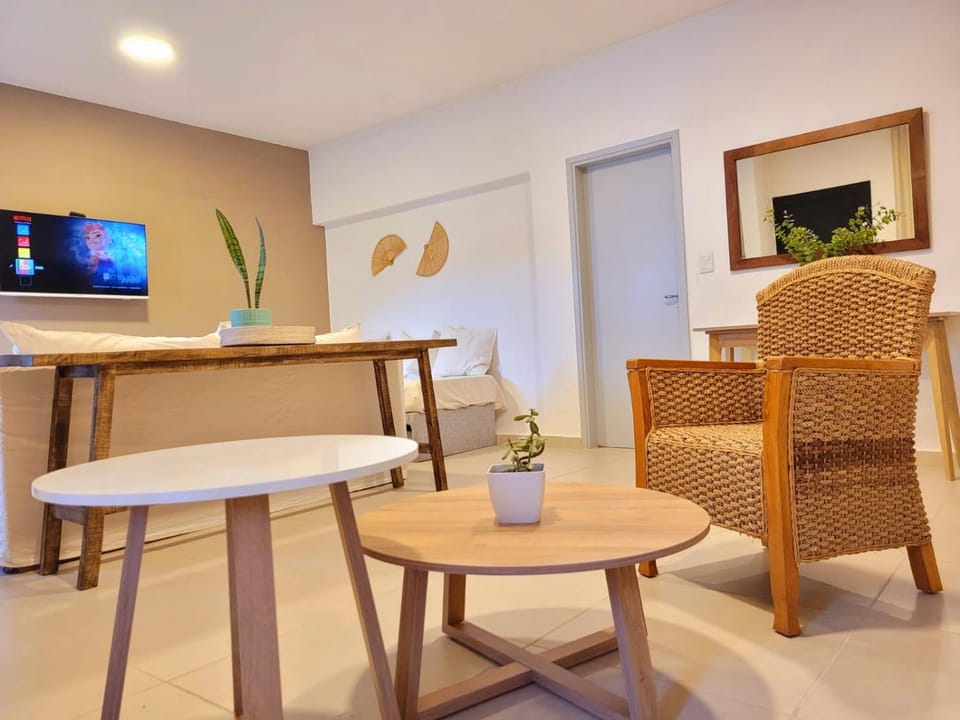 Casa Roque Funes, ubicado en Cerro de las Rosas Córdoba, Ofrece, Asador, Pileta, Cercanias, Estadio Kempes, aeropuerto Ambrosio Taravella, Orfeo Superdomo, Sanatorio Allende, Casa con 2 departamentos individuales y áreas comunes House in Cordoba