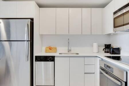 Pool - Apartment with Balcony - Gym - Near Beach Apartment in Hallandale Beach
