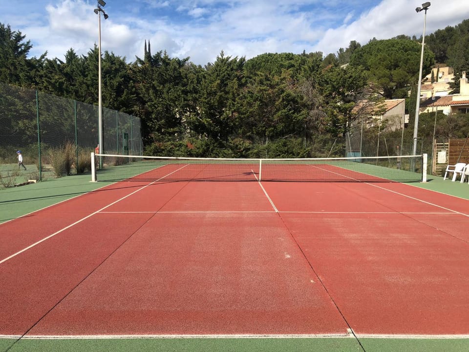 Tennis court, Tennis court