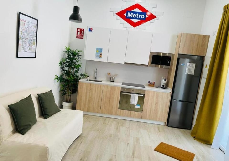 Kitchen or kitchenette, Living room, Seating area, Dining area, minibar, pet friendly, stove